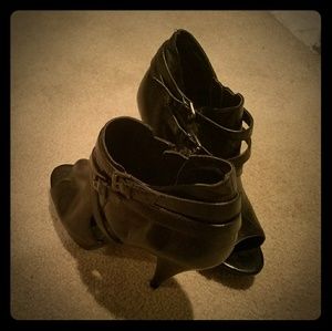 Barely worn ankke boots